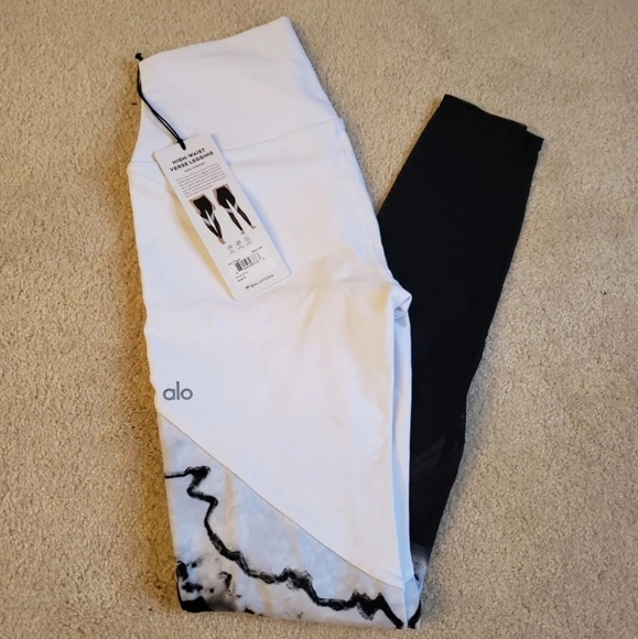 Alo Yoga Verse Legging - Picture 2 of 3